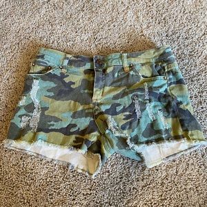 tractr denim camo shorts. size 14